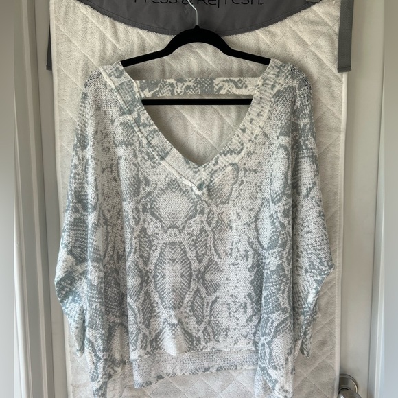 NWOT POL Snake Print Sweater - Picture 5 of 5